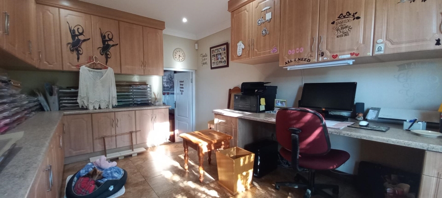 4 Bedroom Property for Sale in Hartenbos Heuwels Western Cape